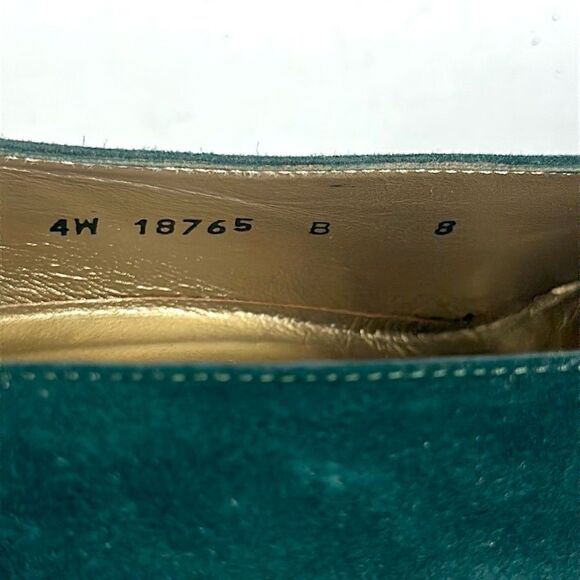 New Stuart Weitzman Green Suede Heels Pumps Gold Tone Leather Lining US 8 B - Picture 11 of 12
